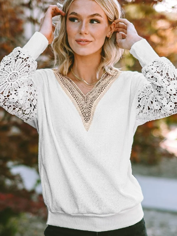 V-Neck Long Sleeve T-Shirt with Butterfly and Floral Print Zippered Front Buttoned Front Snap Front V-Neck Long Sleeve T-Shirt with Butterfly and Floral Print Zippered Front Buttoned Front Snap Front